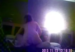 Die mega geile pornos Schönheit leckt ihrem Freund einen riesigen Schwanz