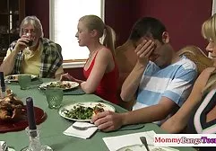 Öffentliche geile deutschepornos Demütigung einer Blondine auf einer Party