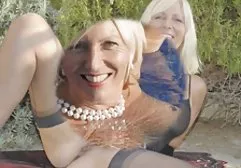 Schwarze Hure in roten Dessous wird gratis geile pornofilme in der Küche gefickt