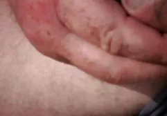 Die Hure Ally Ray wird mit Seilen gefesselt und von geile pornos free einer Sexmaschine gefickt