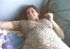 Sexy Lesben fickten sich mit flinken Zungen und einem kleinen Lagerdildo gegenseitig ihre omapornofilm aufgeregten Fotzen
