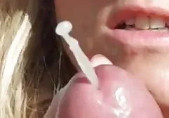 Die nackte Schauspielerin Rachel spielt geile junge pornos in einer Sexszene