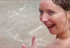 Lustvolles Luder natsat in geile schwarze frauen pornos einer großen Flasche
