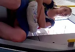 Es ist zu sehen, dass der Analbereich des Mädchens sehr entwickelt ist. Nachdem er mehrere Stellungen ausprobiert hat, setzt sich gratis reife frauen pornos der Typ auf das Sofa und bittet seine Freundin, einen Schwanz zu lutschen