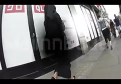 Zwei asiatische Mädchen lecken ihre geile reife deutsche frau rasierte Muschi