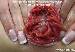 Die Arschlochschlampe behandelte fröhlich den Schwanz ihrer Freundin. Zuerst arbeitete sie mit einem klapprigen Mund und streckte dann ihren runden Arsch aus, um sich heftig zu super sexfilme ficken