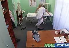 Vollbusige Küken in einem roten Kleid suche geile pornofilme sieht aufregend aus