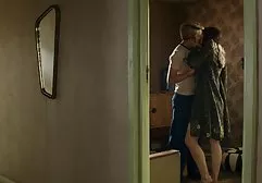 Schlanke Cutie masturbiert sexfilme dicke auf der Toilette