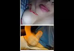 Hübsches japanisches Mädchen streichelt Muschi mit Vibrator super sexfilme
