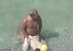 Cutie mit einer geile pornofilme gratis schönen Figur reitet ein Mitglied