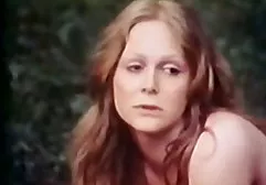 Spreize die Beine vor pornofilme mit alten einem jungen Schwanz