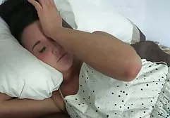 Eine junge Hündin saugeile pornos setzte ihre Muschi auf den Mund ihrer Freundin