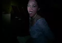 Schönheit, geile fickfilme gratis die ein Mitglied des Kunden mit Armen und Beinen fingert