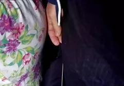 Das Mädchen ist sehr süß und sehr schön, deshalb macht sie ein sehr geile dreckige pornos aufregendes Stöhnen, und zumindest fickt der Typ die Schönheit hartnäckig und lächelt freudig, aber schließlich wird alles mit einer versteckten Kamera gefilmt