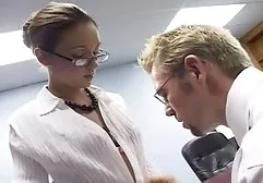 Bisexueller Dreier spielt mit Spielzeugdildo geile anime pornos