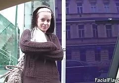 Reife Schlampe masturbiert mit kostenlose milf sexfilme einem Dildo