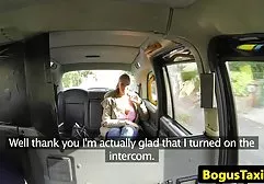 Der Typ hat Baby in einem geile gratispornos kleinen Badezimmer gefickt
