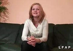 Der Typ zog seine Schlampe aus, die besten pornos der welt als sie bei der Arbeit an ihrer Muschi fingerte